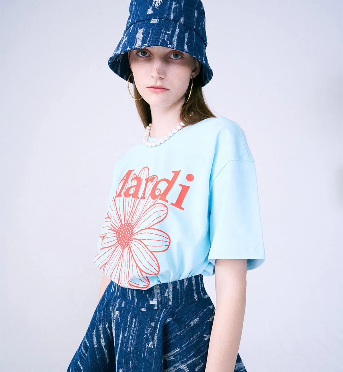 Mardi Mercredi Flower Mardi T-Shirt (Sky Blue Red)