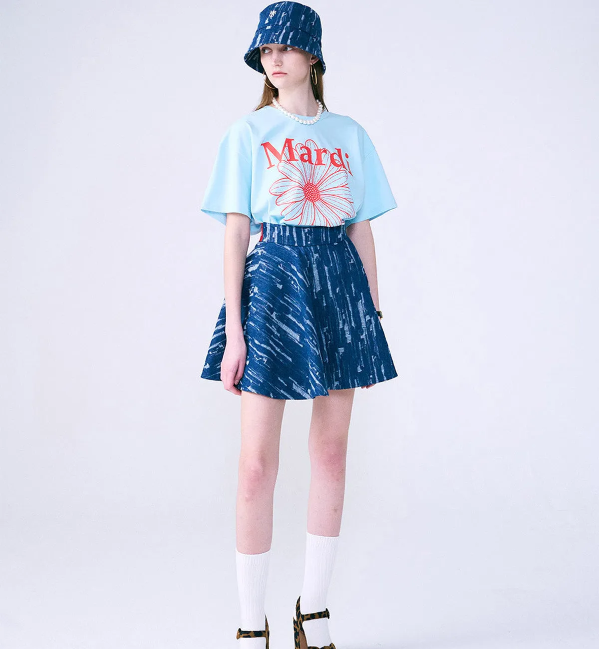 Mardi Mercredi Flower Mardi T-Shirt (Sky Blue Red)