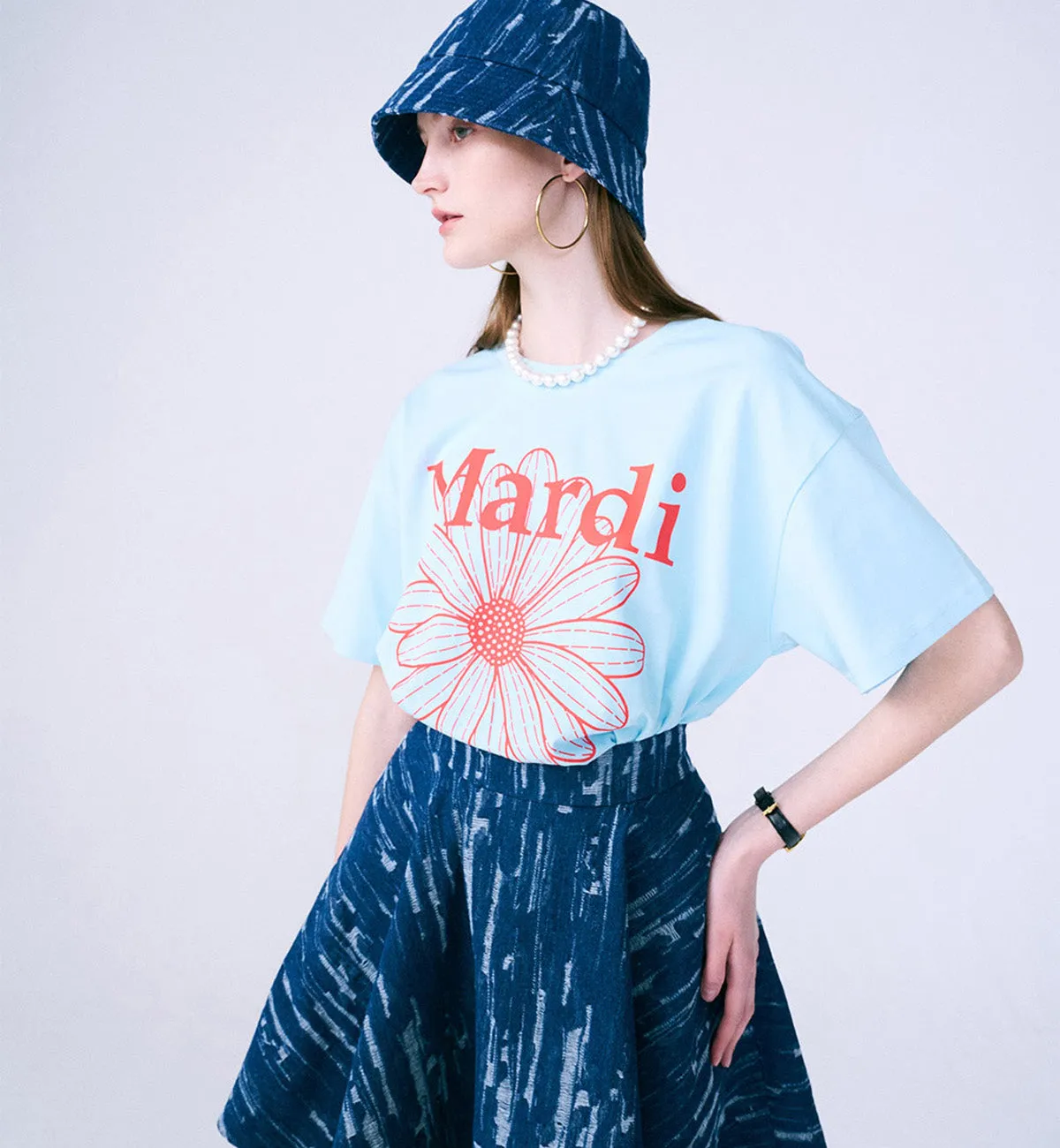 Mardi Mercredi Flower Mardi T-Shirt (Sky Blue Red)