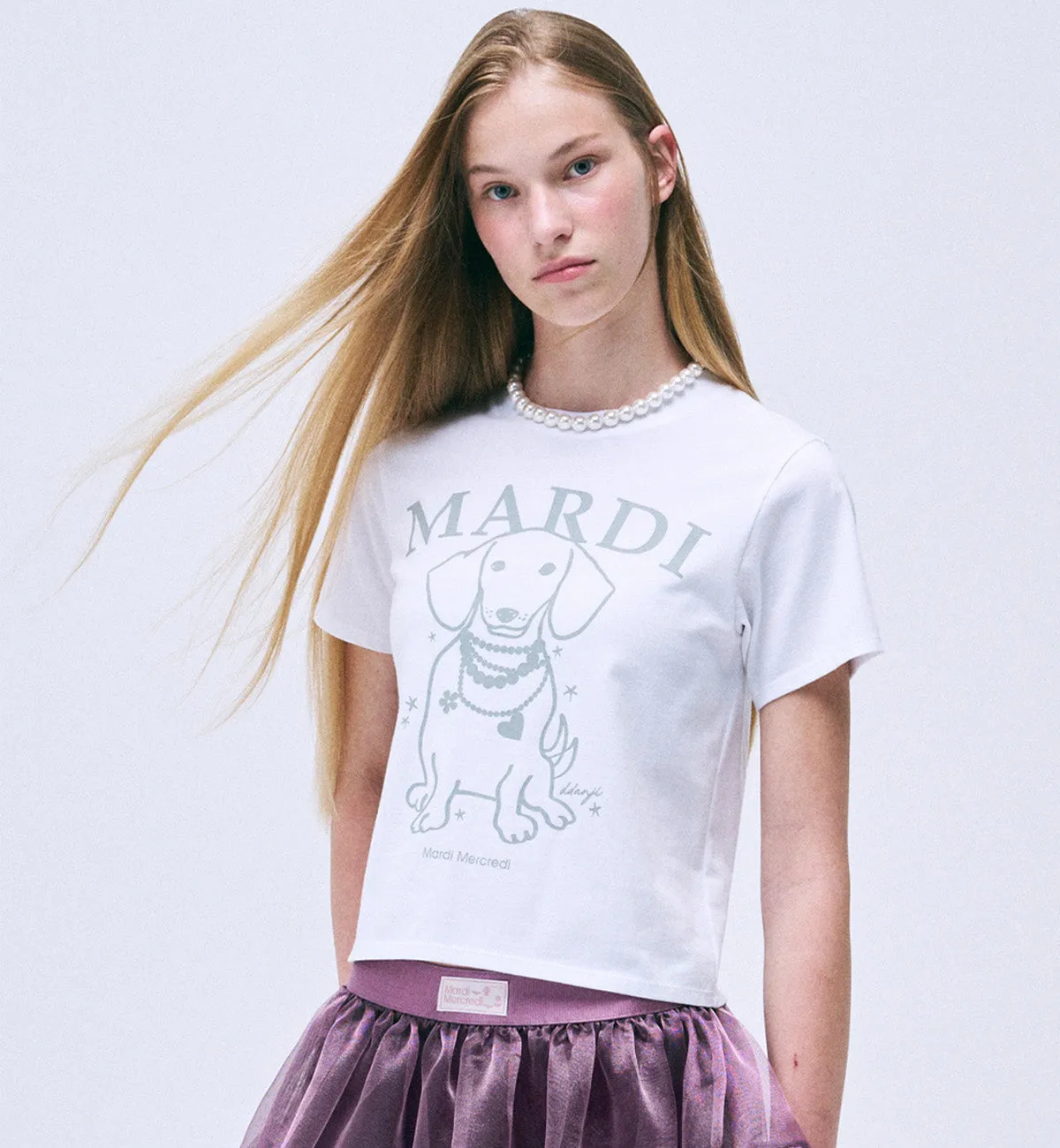 Mardi Mercredi Swing The Tail DDANJI Pearl Necklace Slim T-Shirt (White Lightgrey)
