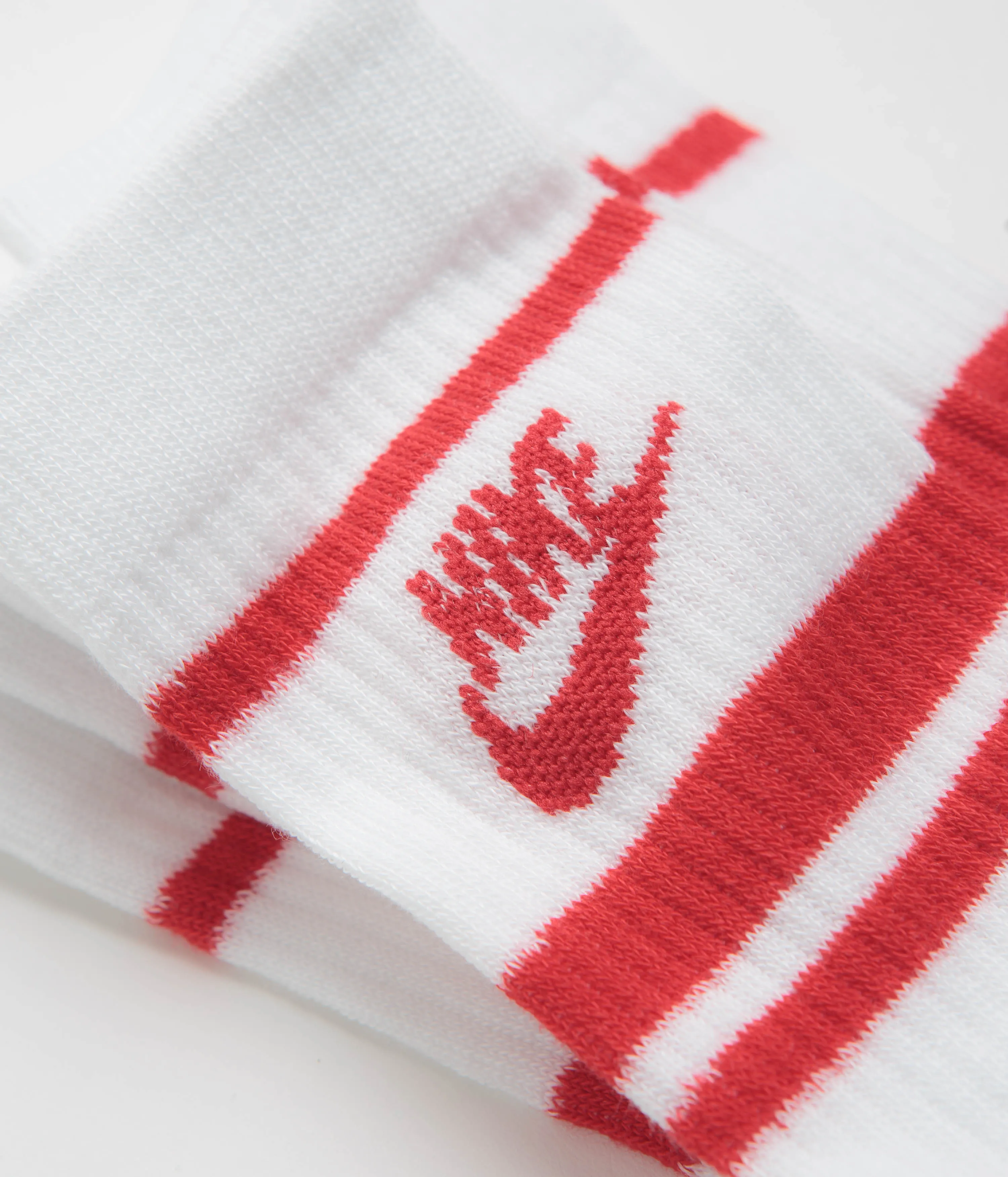 Nike Everyday Essential Crew Socks (3 Pair) - White / University Red / University Red