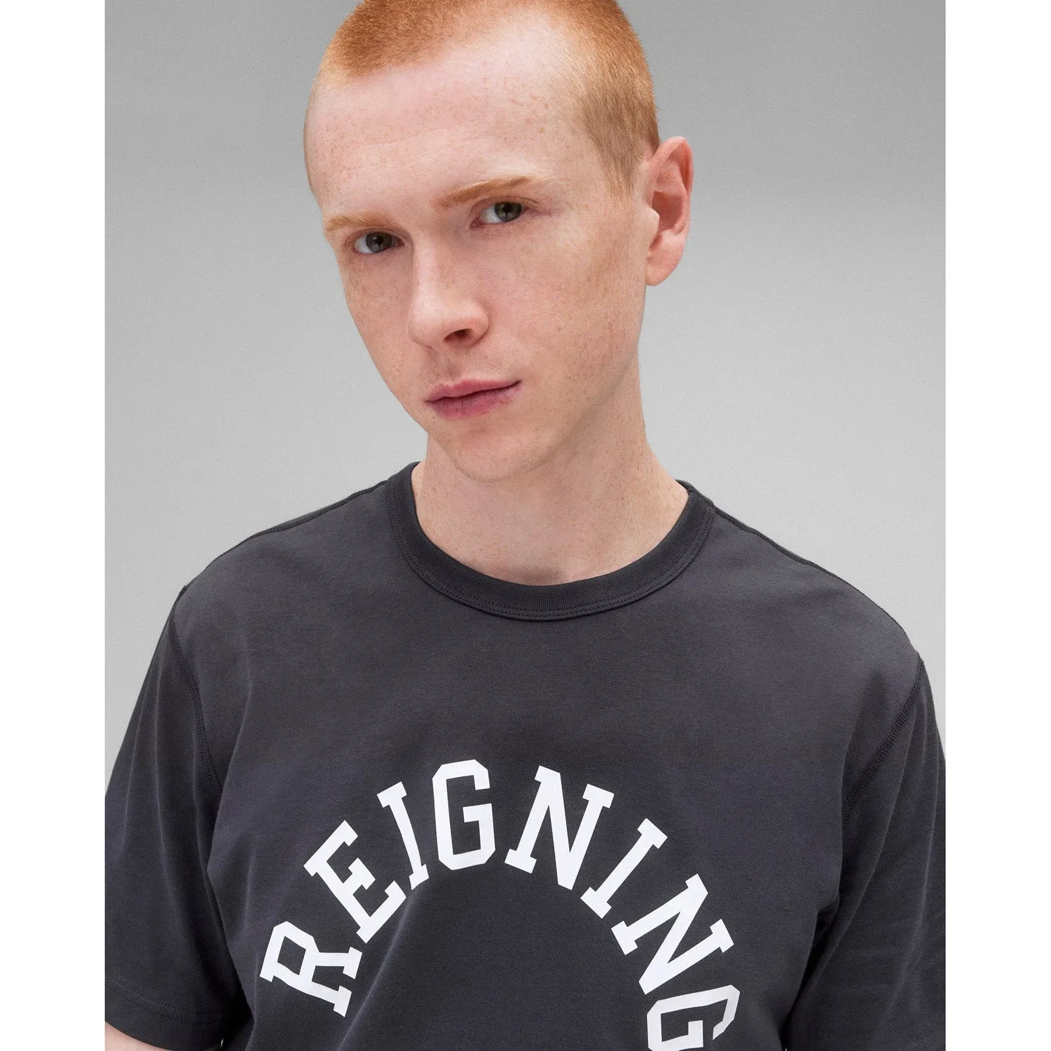 Reigning Champ Men Knit Lightweight Jersey Arch Logo T-Shirt Midnight White